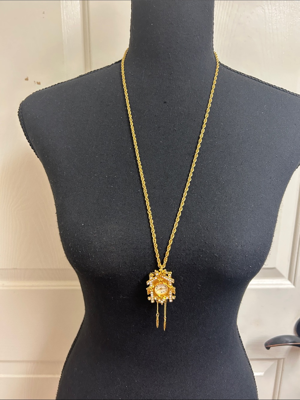 W. Lind vintage gold-tone cuckoo clock pendant watch necklace 28”
